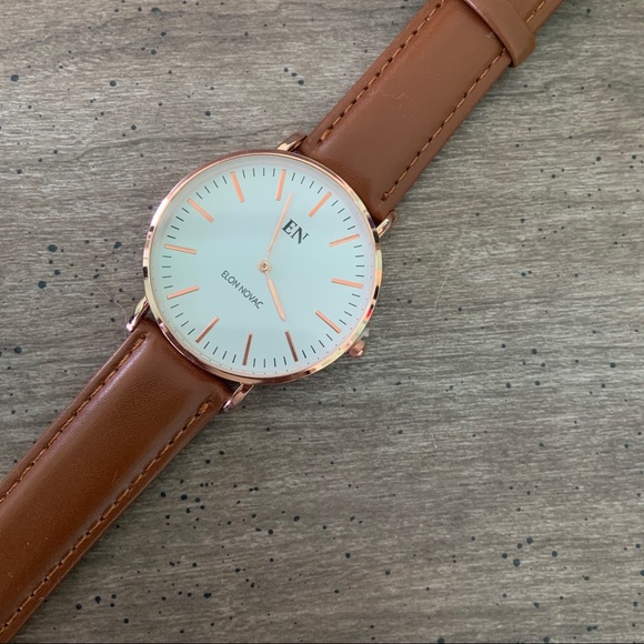 Brown Faux Leather Watch with gold details - Picture 3 of 3